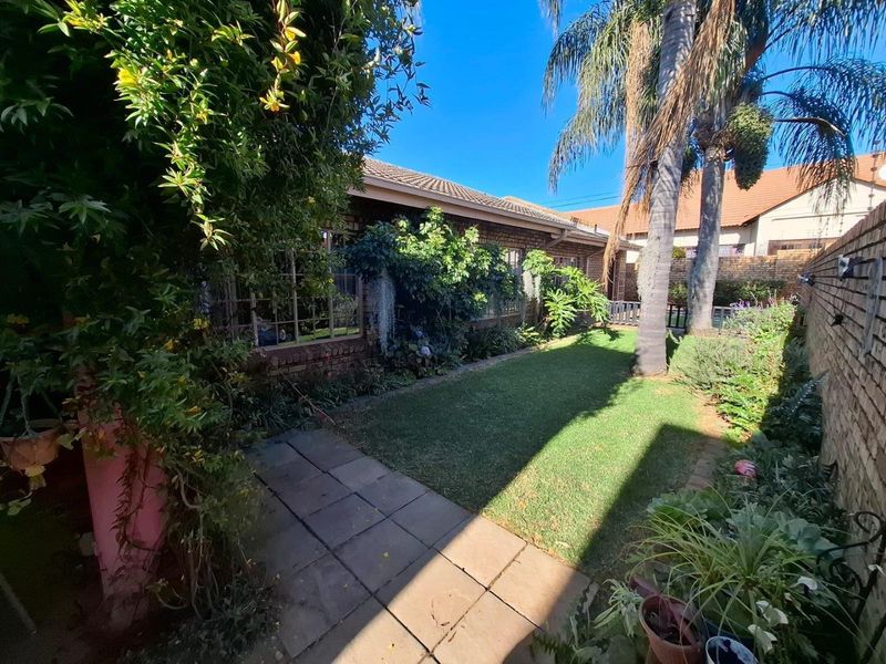 Where Warmth Meets Effortless Living in Old Aerorand - Excellent investment opportunity - Photo 5