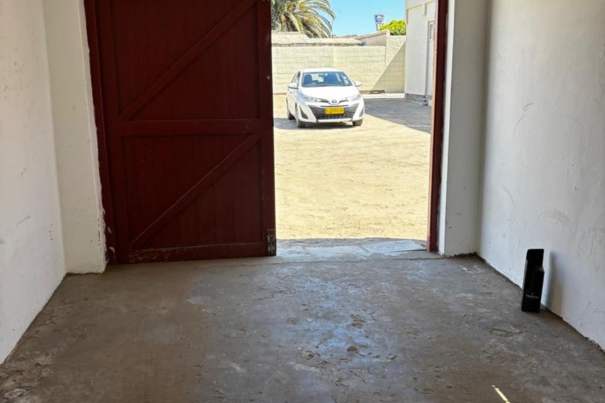 1Beroom flat with garage - Photo 3