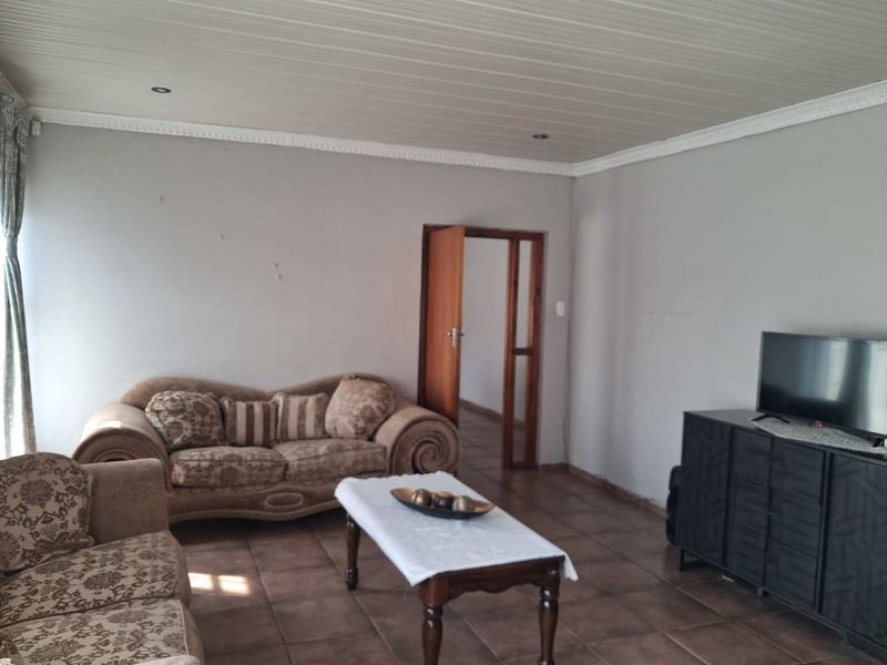 3 Bedroom House For Sale in Vanderbijlpark CE3 - Photo 5