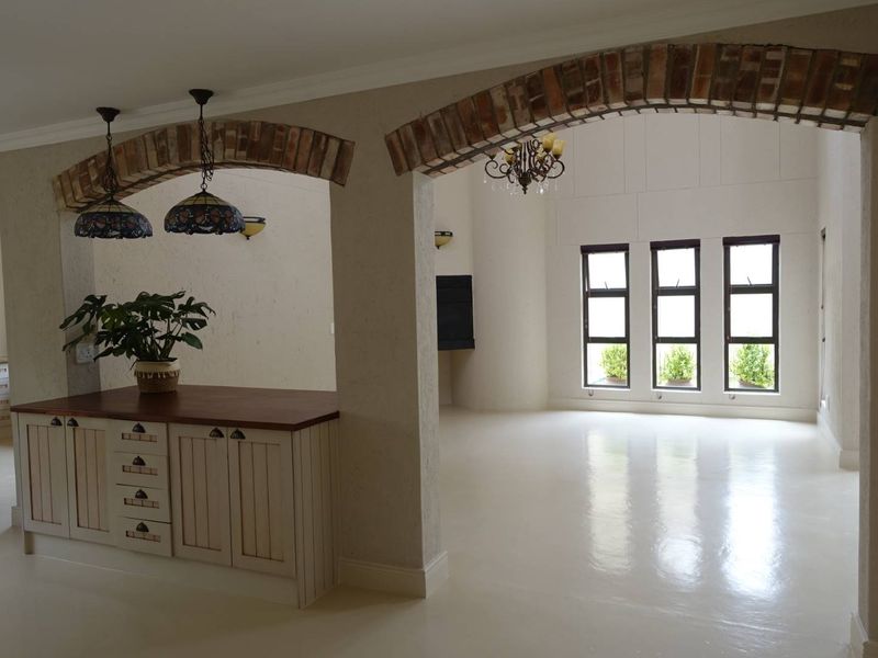 Tuscan-style Mansion in quite street - Photo 7