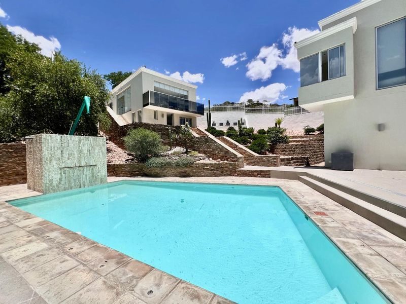 Luxury 4 Bedroom House For Sale in Klein Windhoek - Photo 2