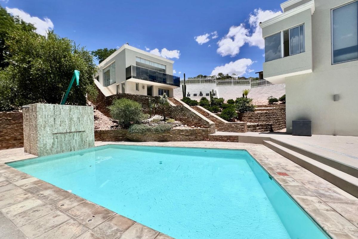 Luxury 4 Bedroom House For Sale in Klein Windhoek - Photo 2