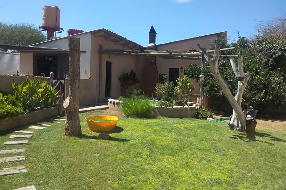 This beautiful smallholding is situated about 10km North of Okahandja on the Hochveld Road. This property truly does have it all, and then some...... - Photo 3
