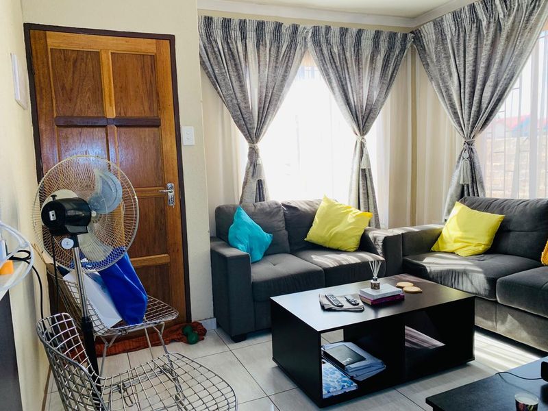 Charming 3-Bedroom Home Near Soshanguve Crossing Mall! - Photo 3