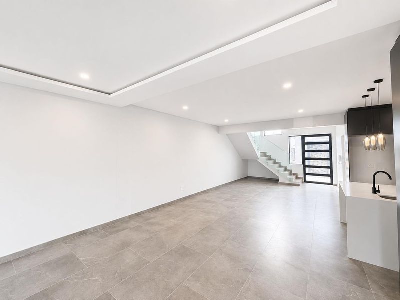 Brand new modern family home - Photo 9