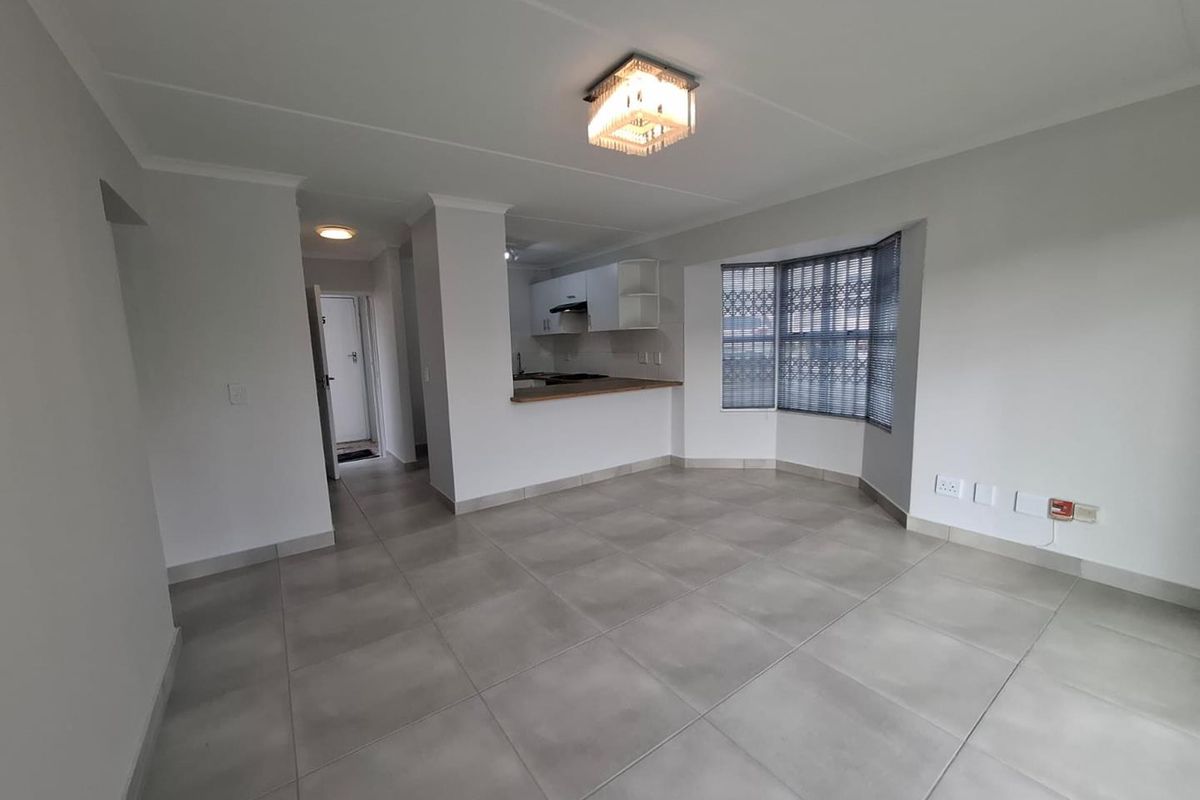 Renovated 2 bedroom apartment with garden - Photo 4