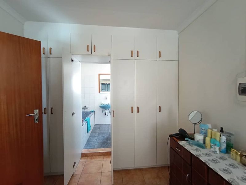 Beautiful home with Flatlet - Photo 6