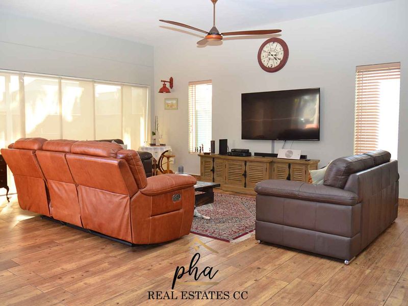 Stunning four bedroom house for sale in Waterfront - Photo 8