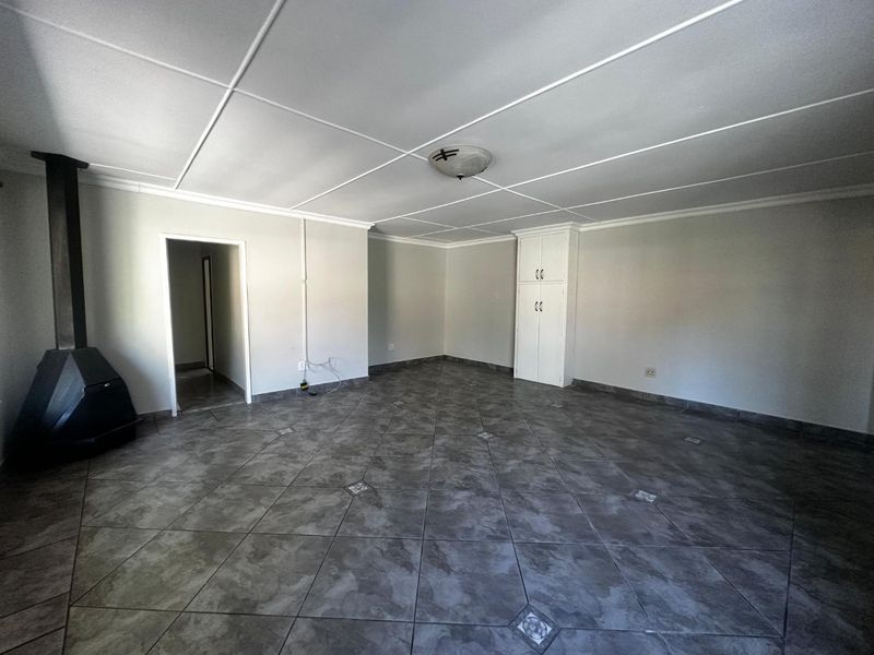 Spacious Double-Storey Duet with Endless Potential! - Photo 4