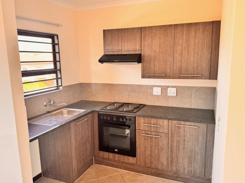 Stylish 2-Bedroom Apartment in a Secure Complex - Photo 5