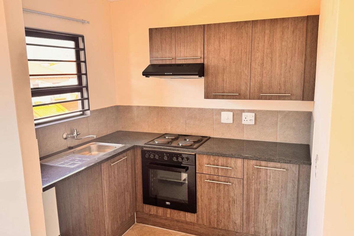 Stylish 2-Bedroom Apartment in a Secure Complex - Photo 5