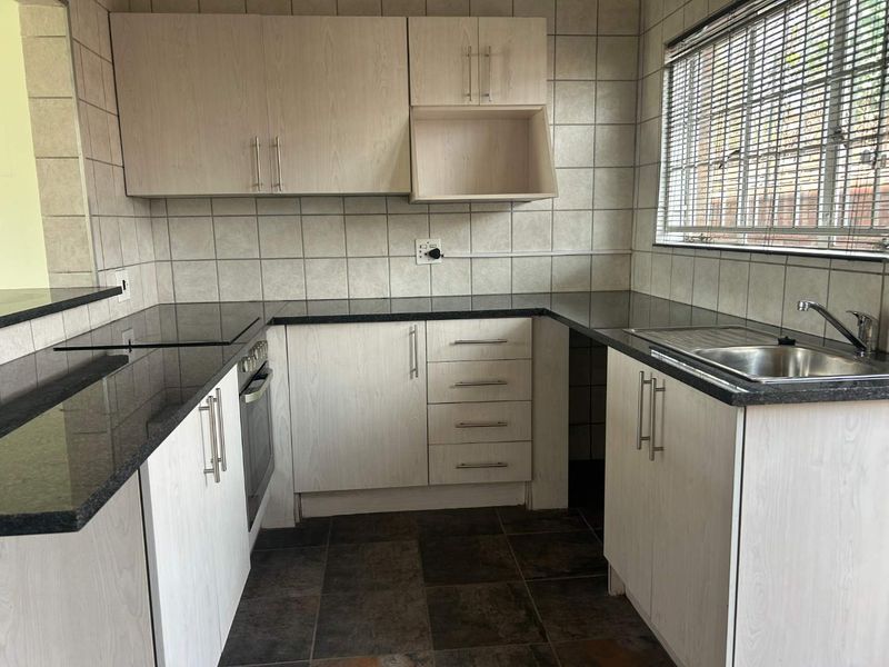 Pet friendly duplex - Photo 6