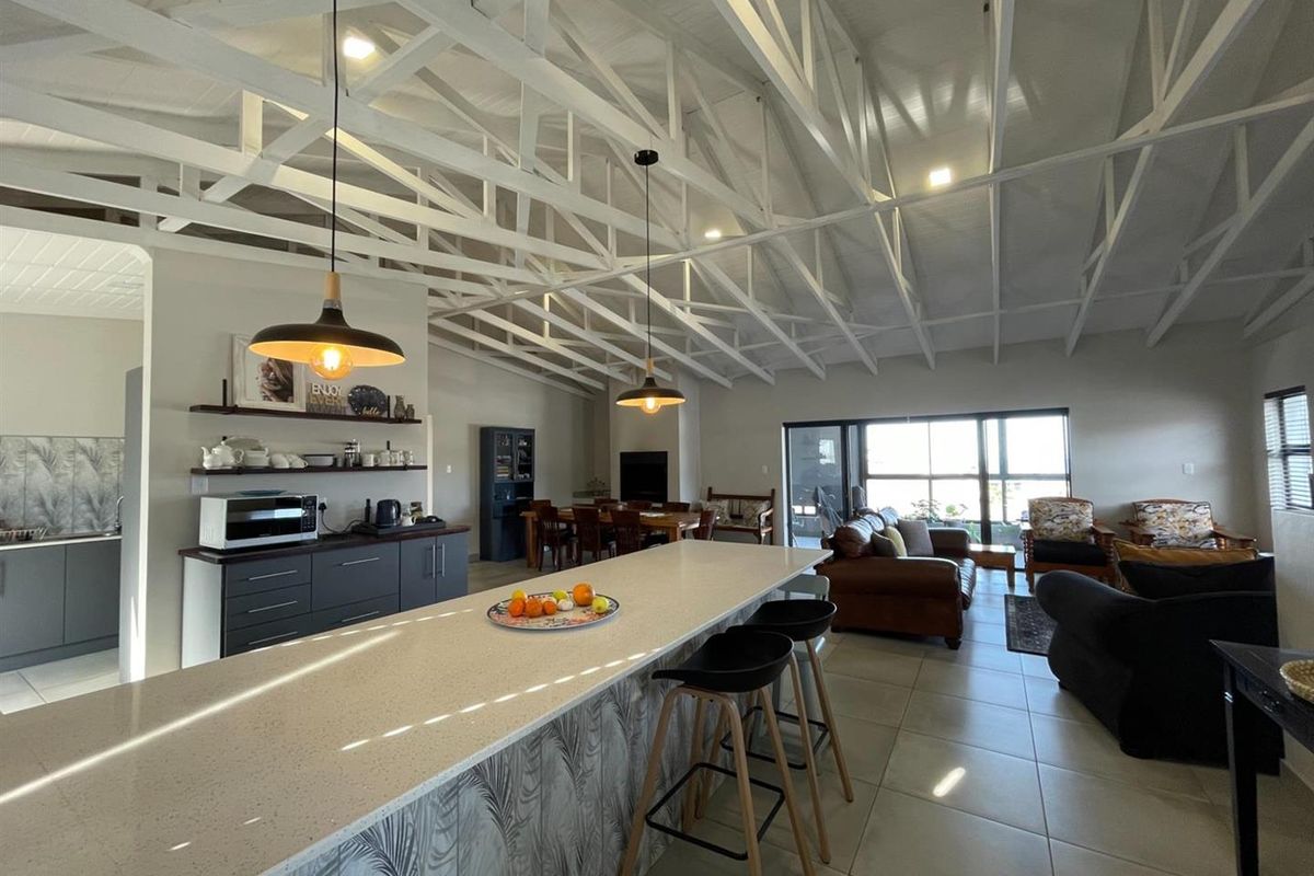 December Holiday Getaway in Mossel Bay, Island View - Sleeps 7 - Min 4 night stay - Photo 4