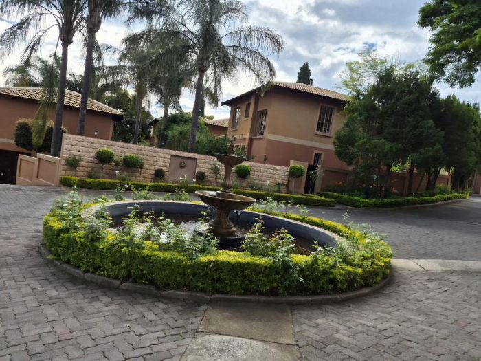 Property #2473308, Townhouse For Sale in Sterrewag