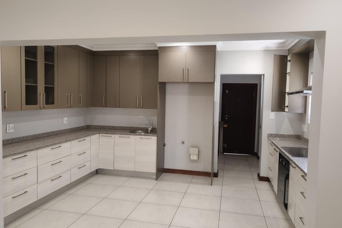 Stunning 5 Bedroom Residence in Exclusive Complex - Photo 3