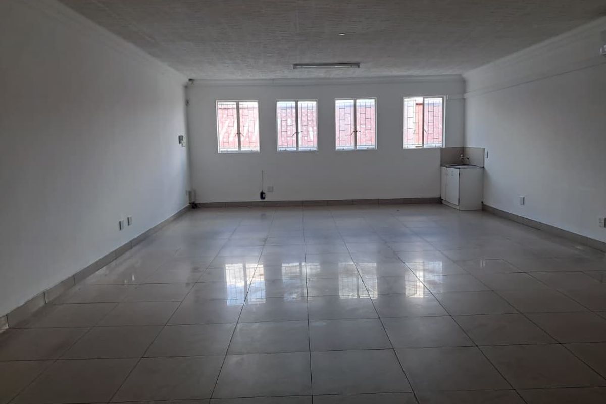 Office to let in Southern Industrial - Photo 4