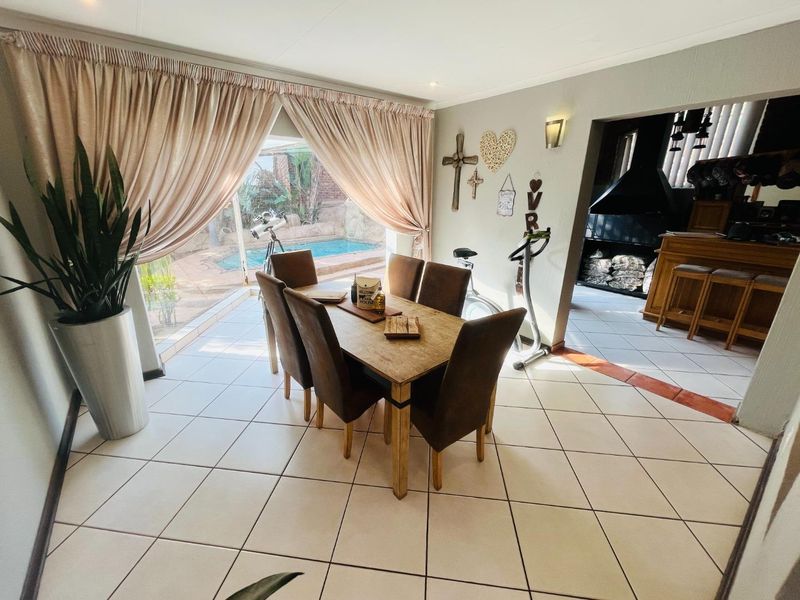 Freestanding four-bedroom home in the heart of Meyersdal | No levies | Indoor braai, bar & pool - Photo 2