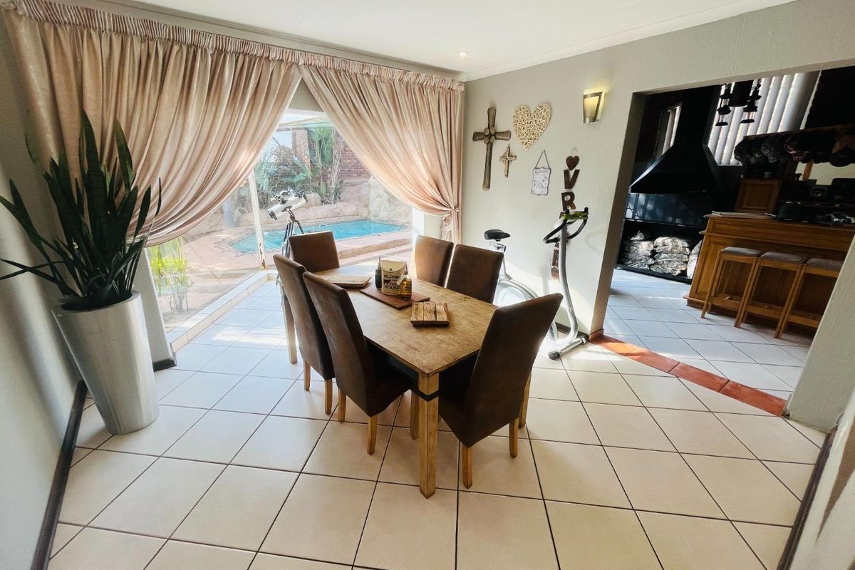 Freestanding four-bedroom home in the heart of Meyersdal | No levies | Indoor braai, bar & pool - Photo 2