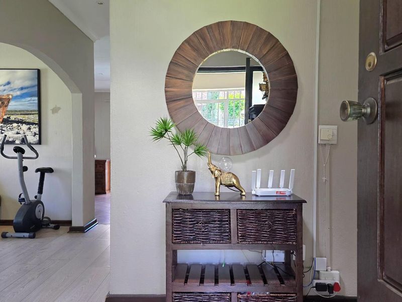 4 bedroom house for Sale in Brackendowns - Photo 2