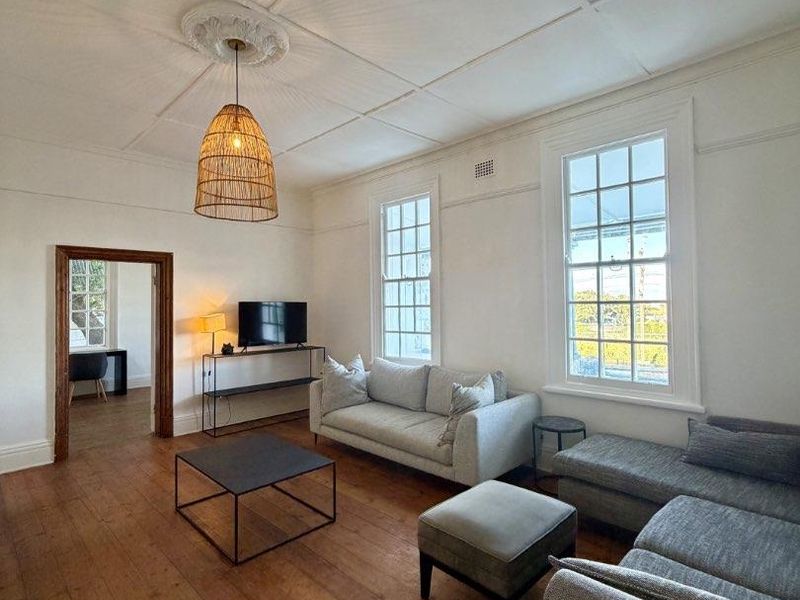 Large house - 1 month to 12 month rental - Photo 2