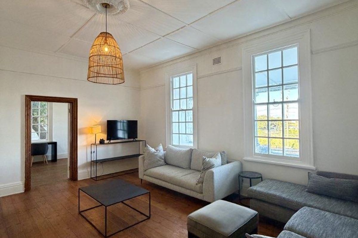 Large house - 1 month to 12 month rental - Photo 2