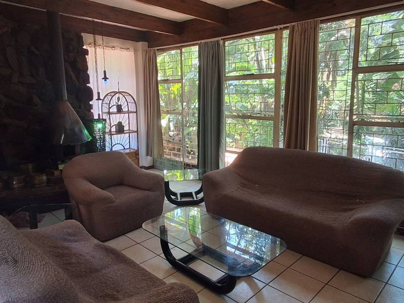 Cul-de-Sac Dream: Large 3-Bed Fixer with Pool & Office - Photo 10