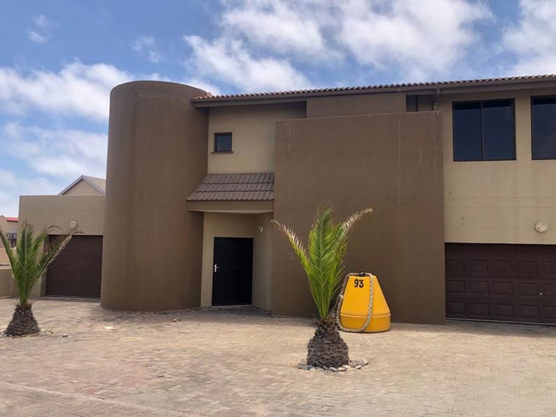 House For Sale - Long Beach - Photo 2