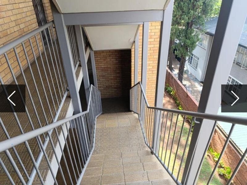 **Charming 2-Bedrooms m Flat in the Heart of Sunnyside** - Photo 6