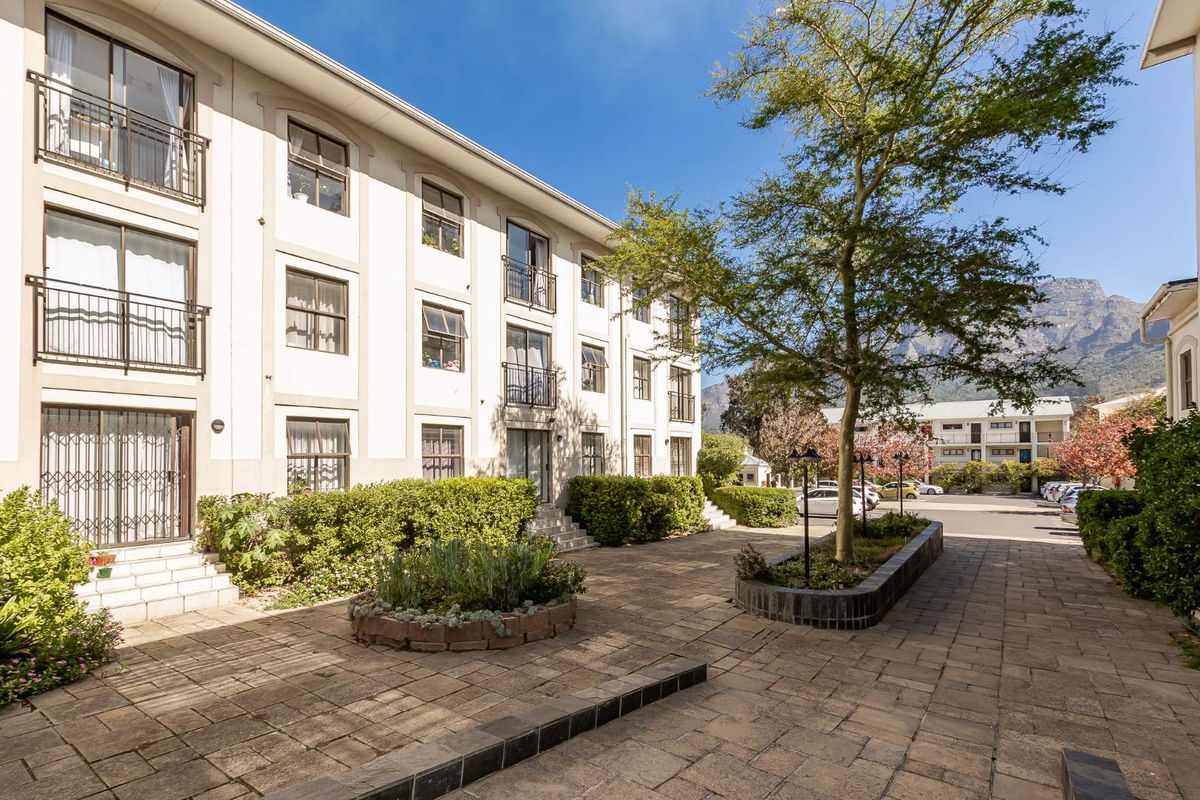 Studio Apartment in the heart of Rondebosch. - Photo 2