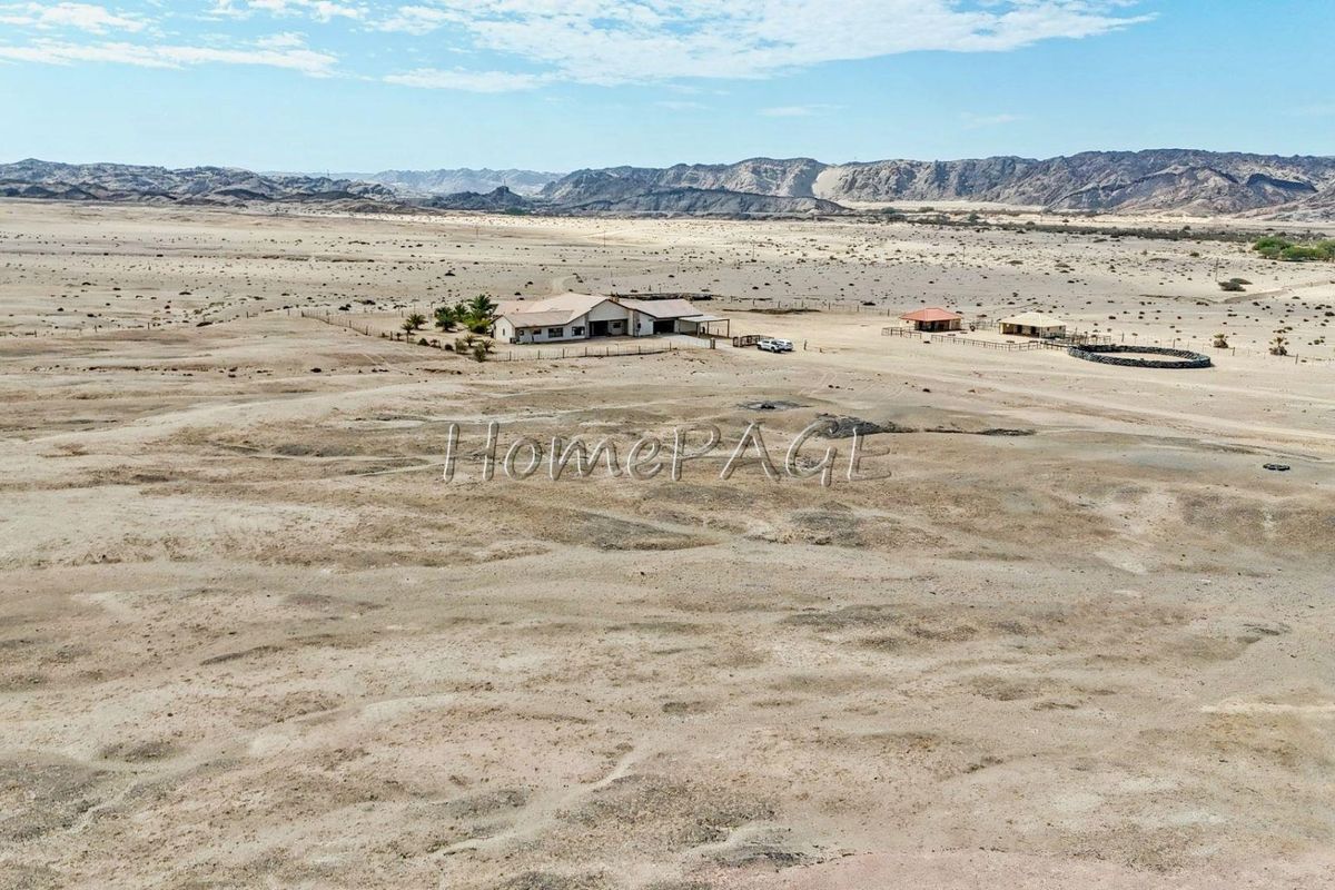 Swakop River Plots, Swakopmund:  5 Hectare Plot with LARGE 4 Bedr Home is for Sale - Photo 2