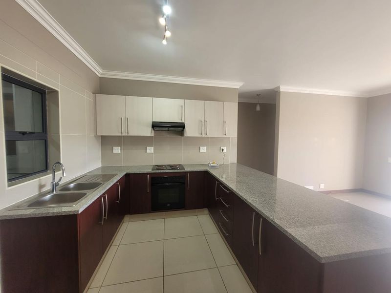 Luxury 3-Bedroom Apartment To Rent – Park Avenue, Umhlanga New Town Centre Rental: R20 000 per month - Photo 8