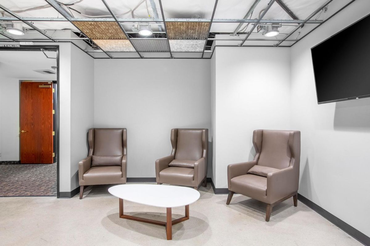 Private office space for 1 person in Regus Promenade Mall. - Photo 3