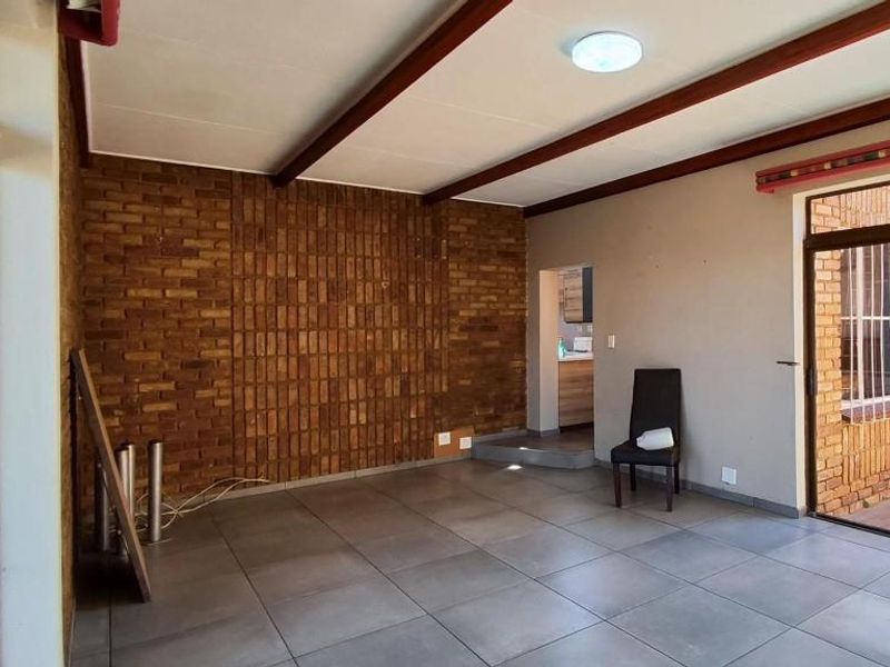 Large family home - Photo 3