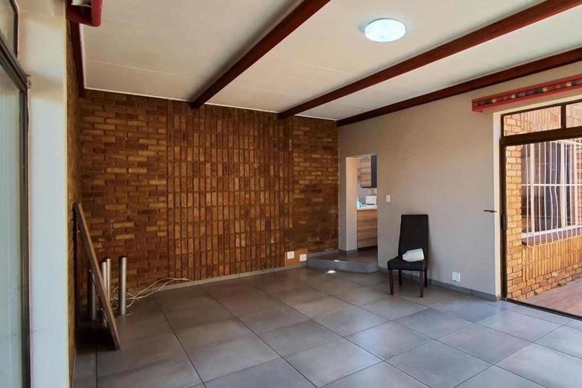 Large family home - Photo 3