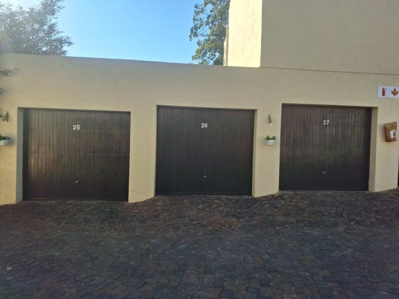 A GORGEOUS TWO BEDROOM SIMPLEX - Photo 3