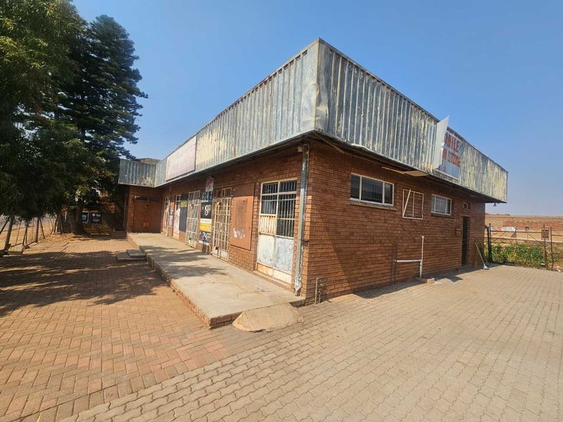 Versatile Commercial Property with Retail and Warehouse Buildings and Cold Storage - Photo 3