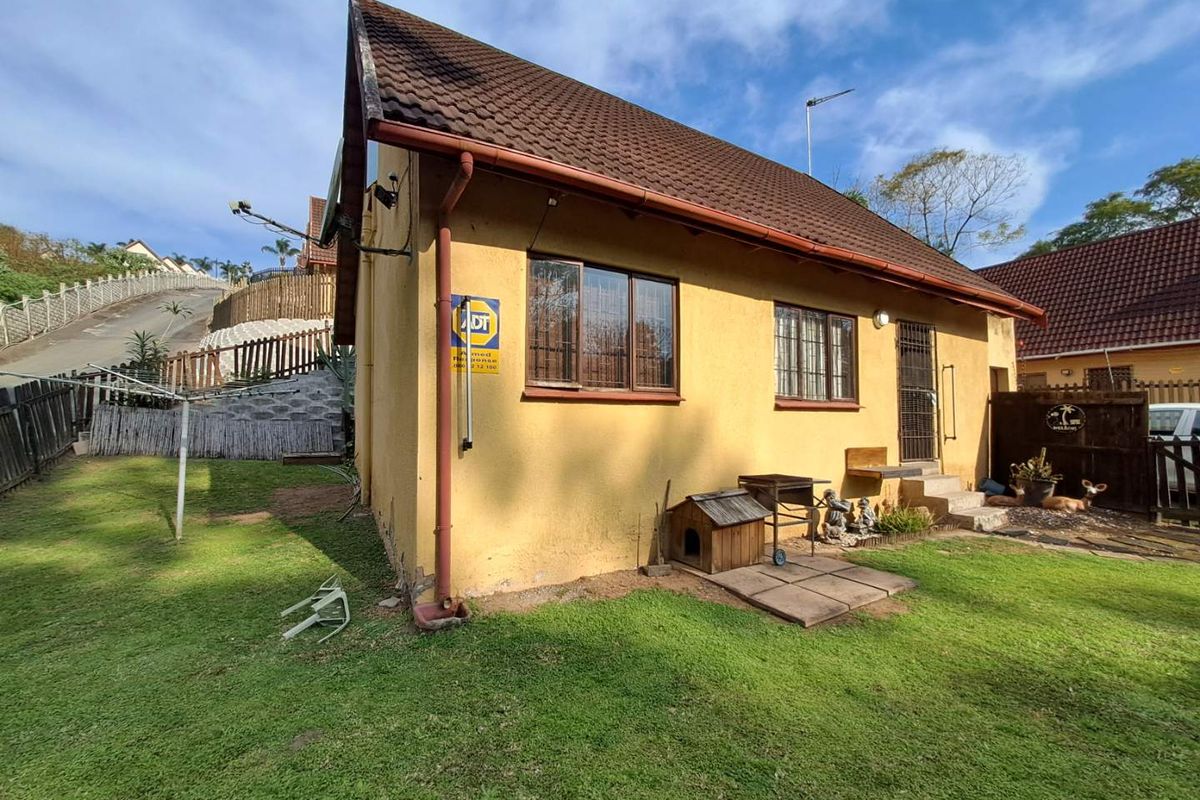 Discover Your Dream Home in Escombe! - Photo 2