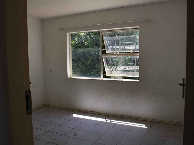 Garden Apartment Close to Mall of Africa - Photo 2
