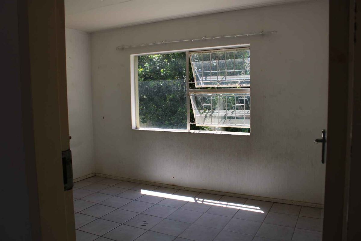 Garden Apartment Close to Mall of Africa - Photo 2