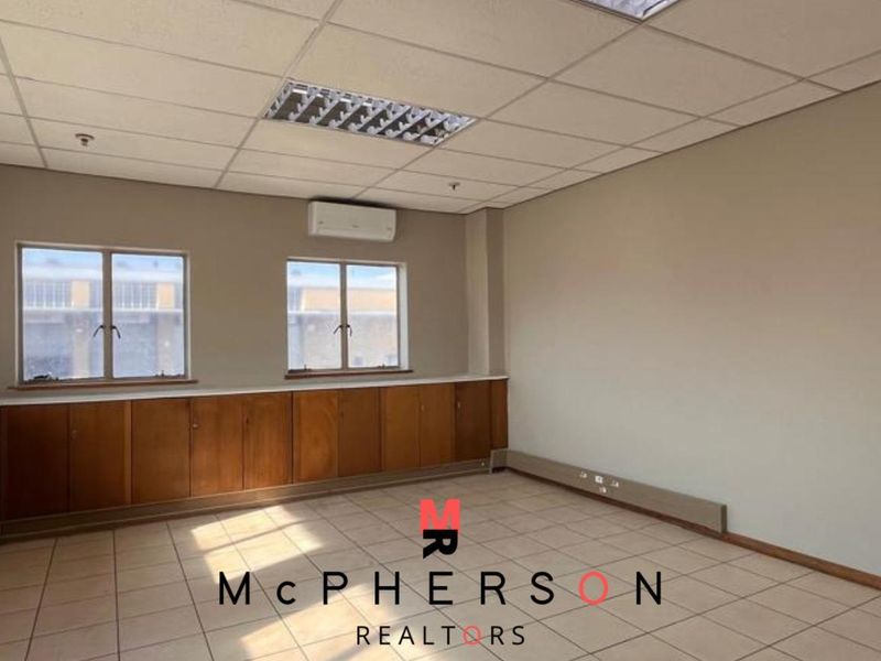 Large Office Space To Let - Photo 4