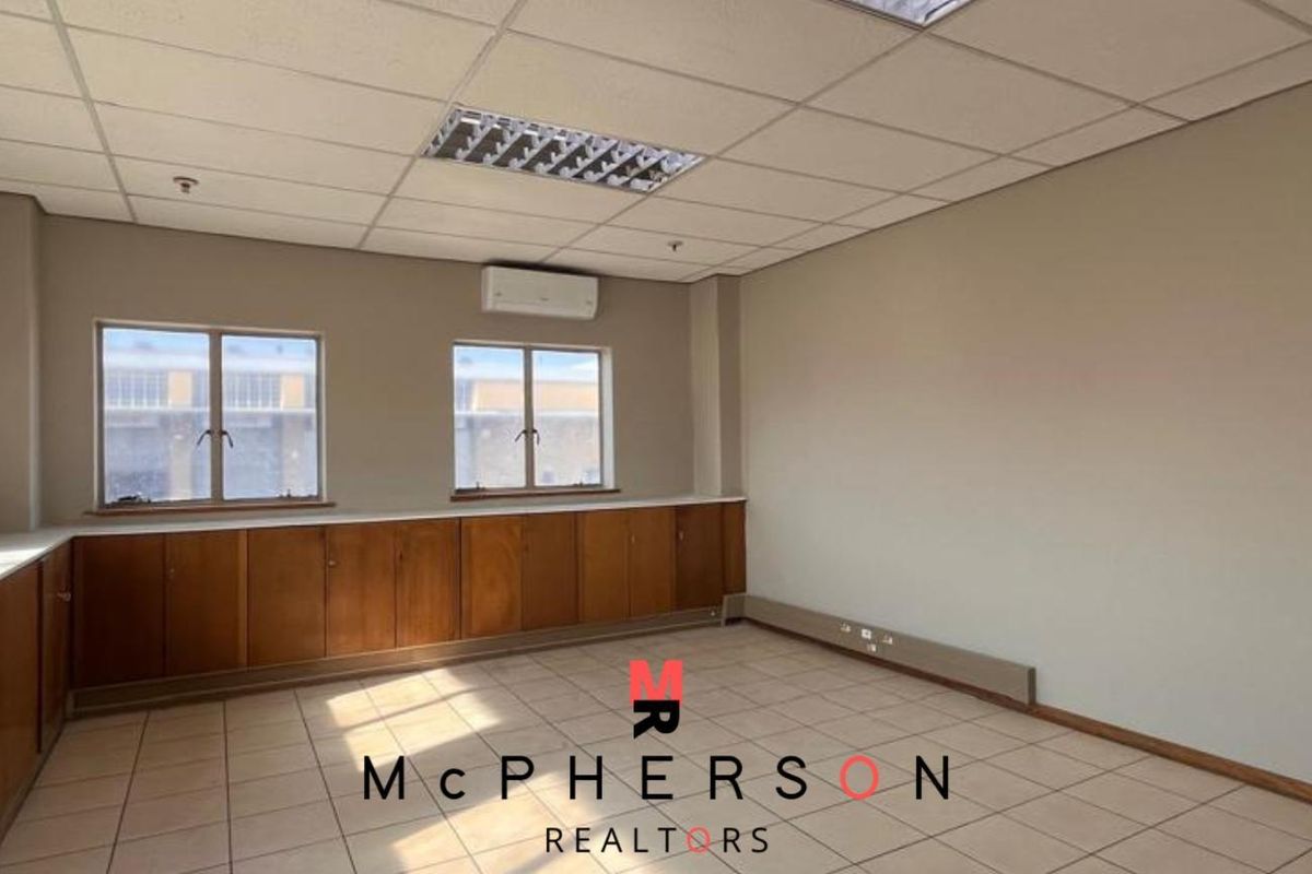 Large Office Space To Let - Photo 4