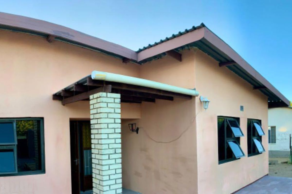 3-Bedroom Home with Versatile Flatlet & Double Garage – Prime Value in Okahandja! - Photo 5