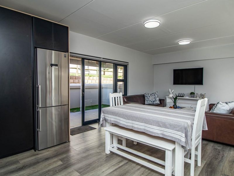 Charming Ground Floor Unit at Hartland Villas - Photo 8