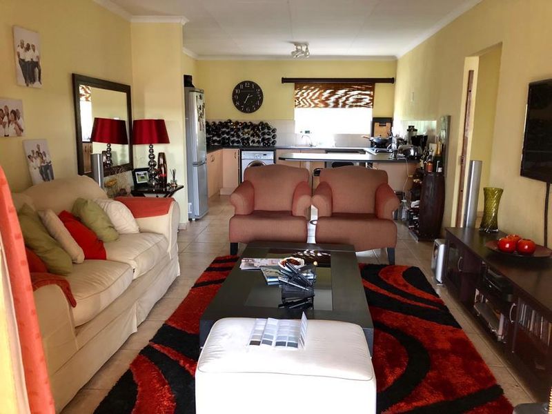 3 Bedroom Townhouse in Vorna Valley - Photo 5