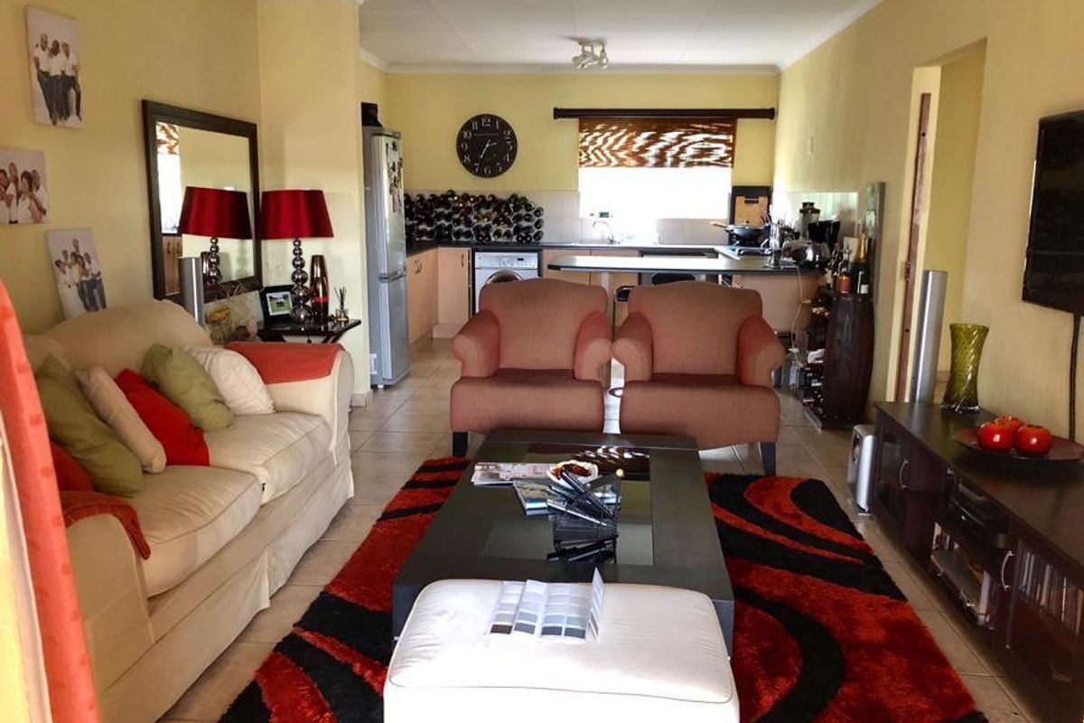 3 Bedroom Townhouse in Vorna Valley - Photo 5