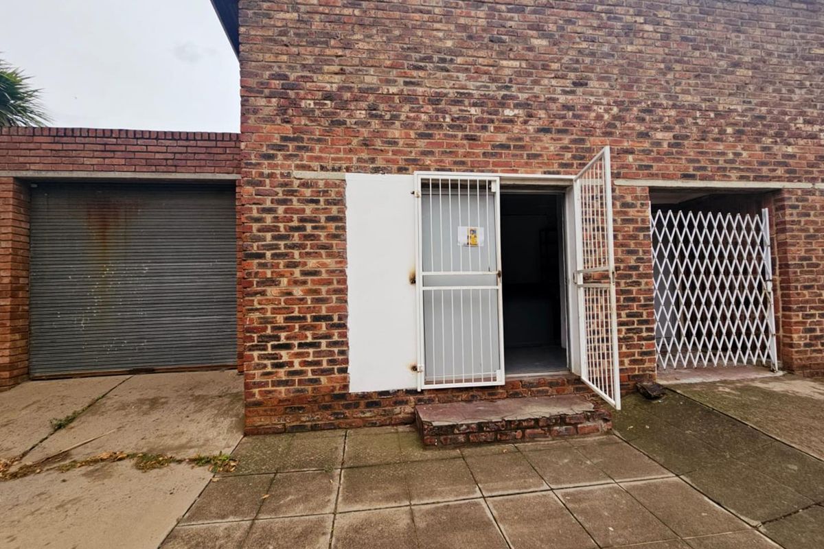 **Prime Commercial Property for Sale: Endless Opportunities Await** - Photo 2