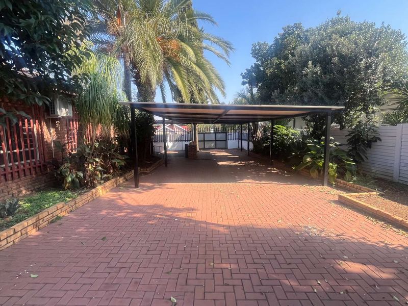 Property in Brackendowns - Photo 9