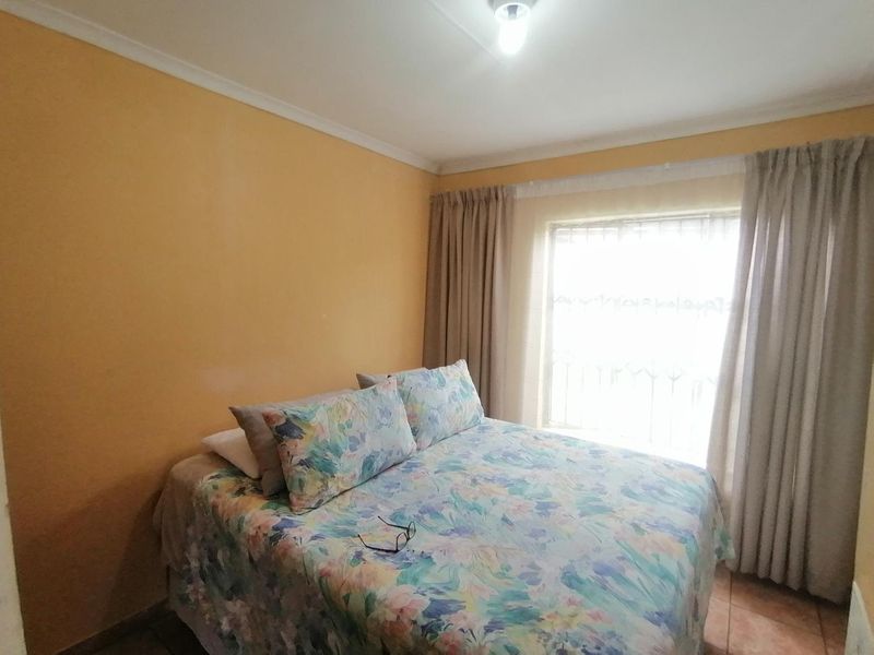 Delightful two-bedroom house - Photo 9