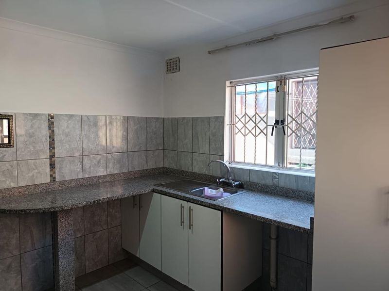 Beautifully Renovated Family Home with Income-Generating Granny Flat in Merebank - Photo 8