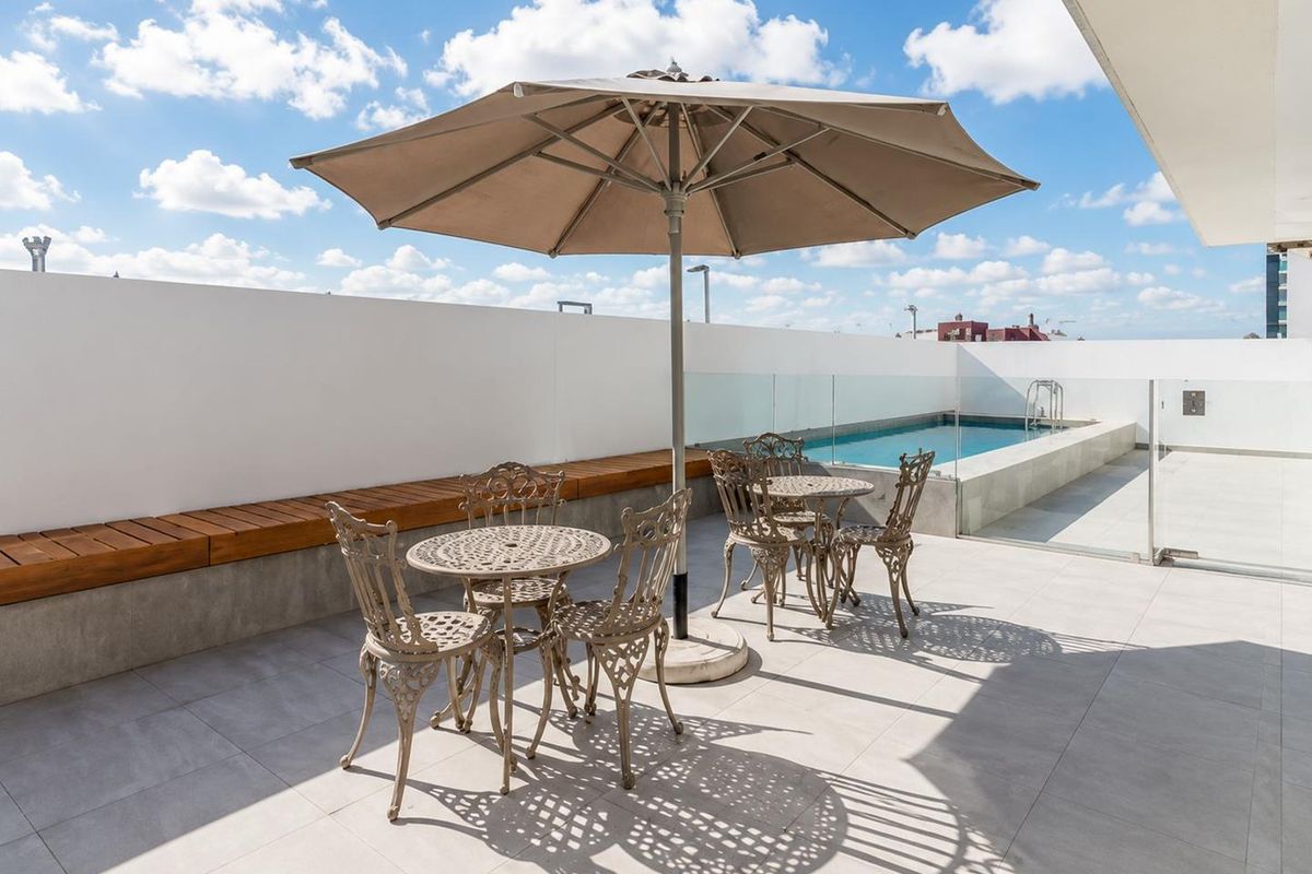 Studio Apartment with Iconic Mountain Views – For Sale | 1 on Albert, Woodstock, Cape Town - Photo 3